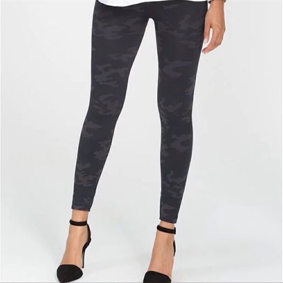 Spanx Black Camo Leggings S - Picture 4 of 7